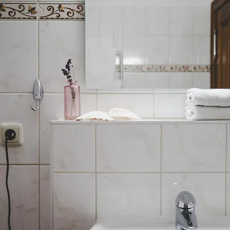 Ruth- Turmzimmer Anno1869 Herrenhaus Viecheln Gasthof 3*